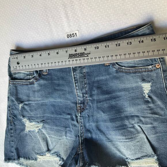 Vanilla Star Women’s Frayed Denim Mid Rise Shortie size 11, Blue - Picture 2 of 10